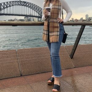 Cropped frayed jeans